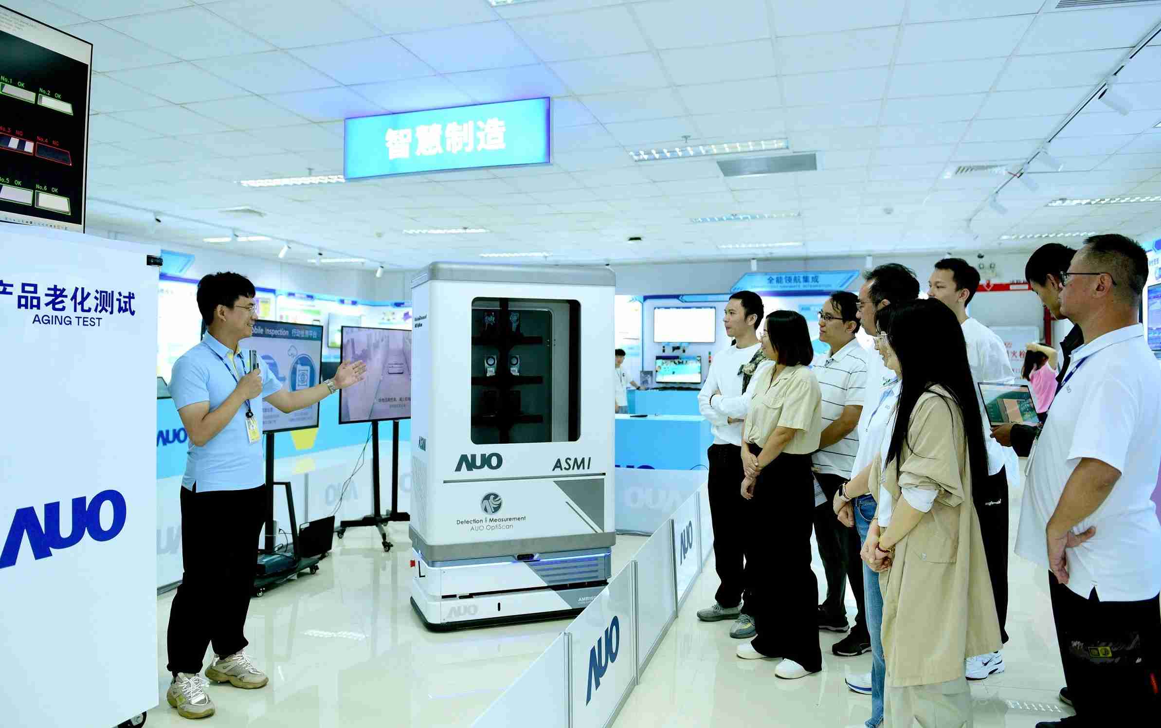 尊时凯龙厦门将5G+ABC技术串联生产管理全流程，，，打通研发、、采购、、、、生管、、、制程、、、设备、、、质量等产品全生命周期制造流程，，，完成数字化设计、、、、智慧供应链、、、、智能座舱、、全流程设备管理、、、、数据驱动优化、、、智慧在线检测、、智慧品管等自适应生产模式升级