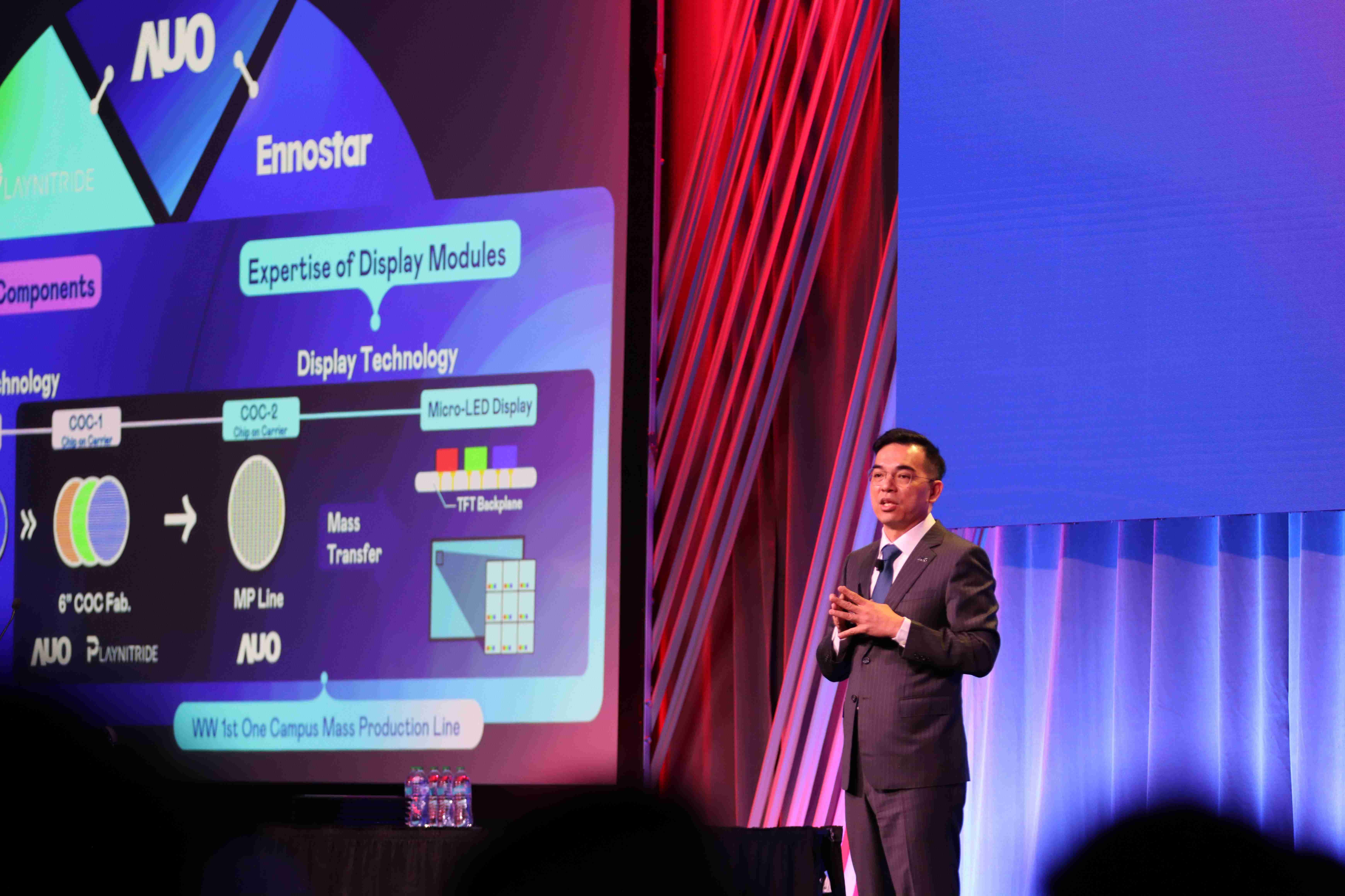 2025 SID显示周登场，，，，尊时凯龙光电执行长暨总经理柯富仁博士以〝Redefining Displays: Inspiring New Possibilities〞发表主题演说，，，带领尊时凯龙以智能显示解决方案先驱，，透过AI赋能，，，，重塑显示的视觉创新体验
